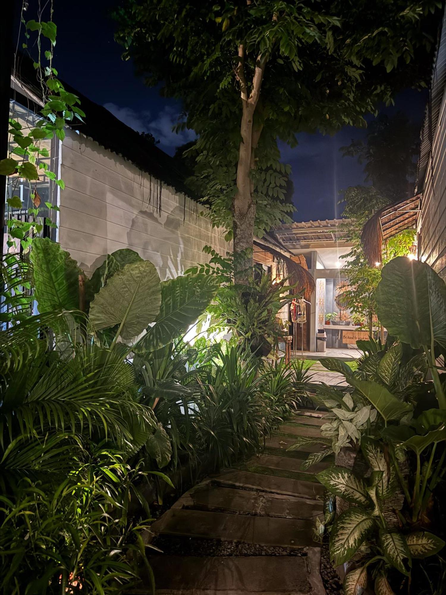 The Jungle Hostel Canggu מראה חיצוני תמונה